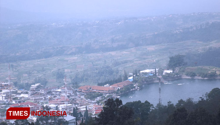 Telaga Sarangan Magetan juga dikenal dengan Telaga Pasir terletak di lereng Gunung Lawu. (Foto: M Kilat Adinugroho/TIMES Indonesia)