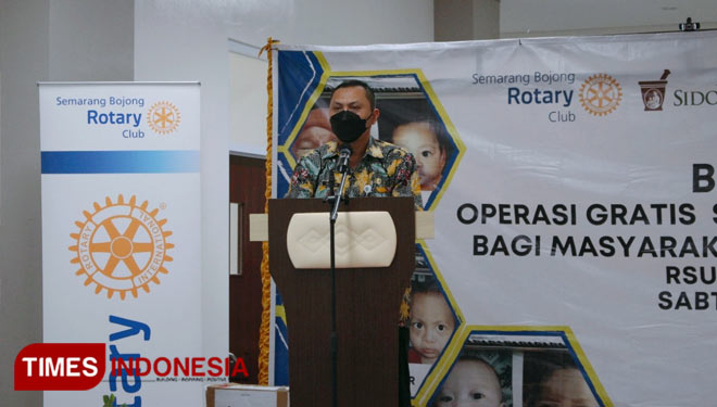 Direktur RSUD Suradadi Kabupaten Tegal, Ruszaeni memberikan sambutan. (Foto : Dimas Reza Yogatama For Times Indonesia)