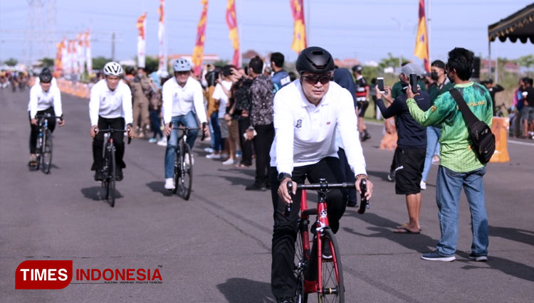 Antusiasme-pebalap-sepeda-mengikuti-gelar-Surabaya-2.jpg