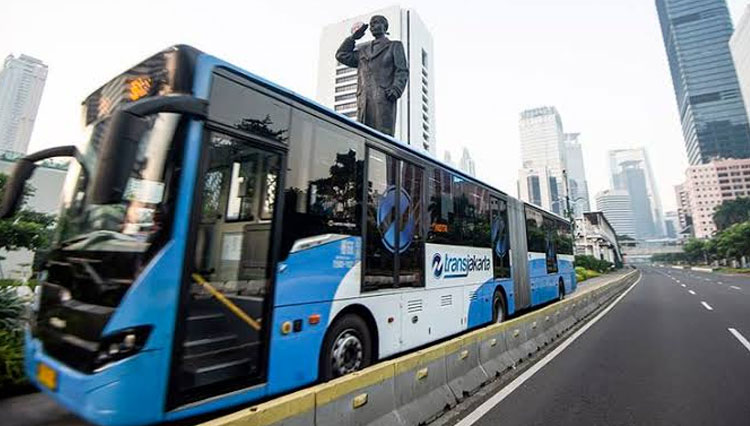 Bus Transjakarta kini membuka rute baru yaitu Jakarta International Stadium atau JIS - Harmoni. (FOTO: Antara)