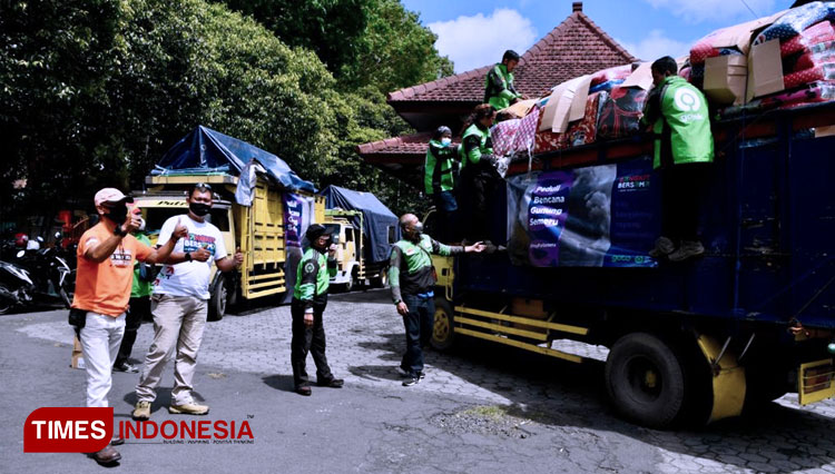 Penyerahan-bantuan-oleh-GoTo-dan-YABB-2.jpg