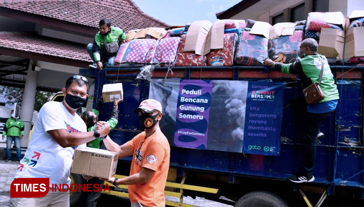 GoTo dan YABB Salurkan Bantuan Kemanusiaan Untuk Korban Erupsi Gunung Semeru