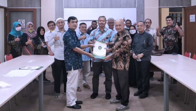 Pengambilan Formulir Balon Rektor oleh Dr. Nundang Busaeri, Ir., M.T. Dosen Fakultas Teknik menjabat sebagi Wakil Rektor Bidang Umum dan Keuangan. (FOTO: Panitia Seleksi Pilrek Unsil for TIMES Indonesia)