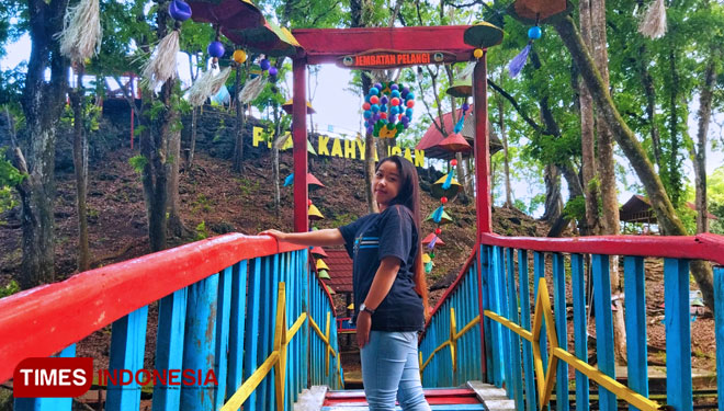 The rainbow bridge, one exotic spot for selfie at Beiji Park Pacitan. (Photo: Yusuf Arifai/TIMES Indonesia)