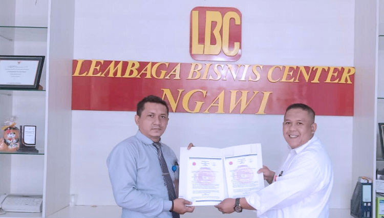 Jalankan hasil Rakercab HPN Ngawi, dua lembaga teken MoU. (Foto: Helmi for TIMES Indonesia)