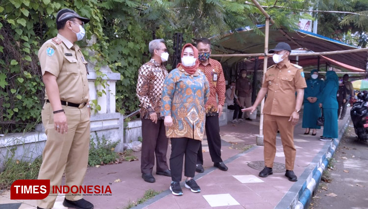 Bupati Ponorogo Sugoro Samcoko dan dan Wakil Bupati Lisdyarita bersama DPRD Ponorogo lakukan sidak aset Pemkab di Jalan Baru Ponorogo. (FOTO: Evita/TIMES Indonesia)