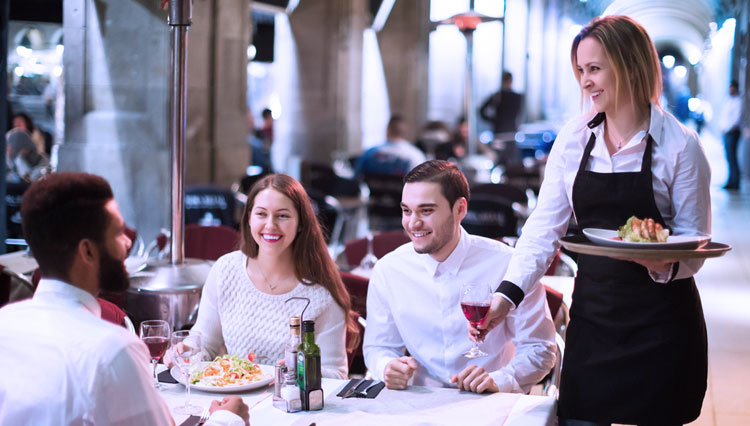 The customers enjoying their dining time at a restaurant. (PHOTO: bp-guide)