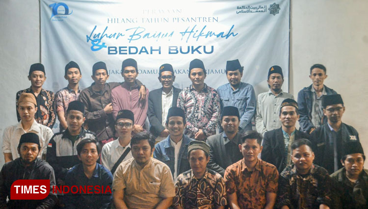 Santri Luhurian a