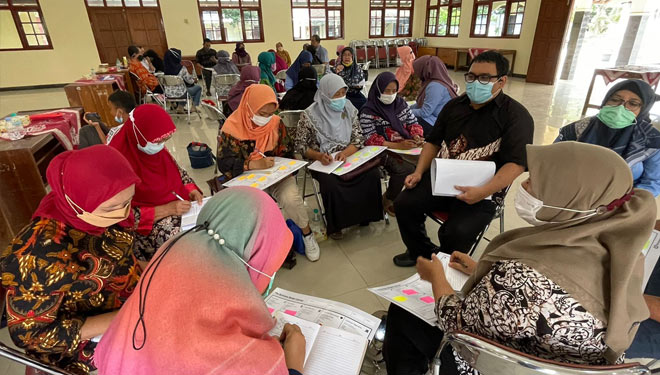 Pelatihan yang dilakukan oleh Prodi D3 Manajemen Pemasaran Unair di Panggungharjo, Bantul, Yogyakarta. (FOTO: Dok. Prodi D3 Manajemen Pemasaran Unair to TIMES Indonesia)