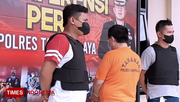 Polres Tasikmalaya Polda Jabar menetapkan seorang guru ngaji berinisial AS (48) sebagai tersangka dalam kasus pencabulan terhadap tiga orang muridnya. (Foto: Anton/TIMES Indonesia)