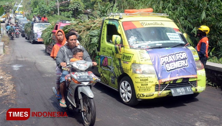 Erupsi Gunung Semeru a