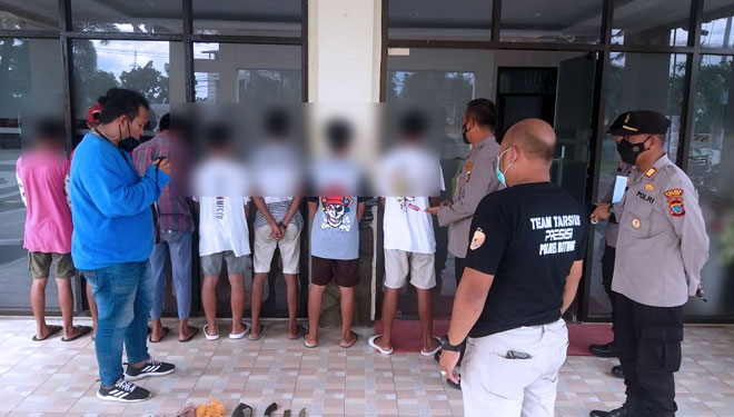 7 remaja pembuat panah wayer diamankan di Polres Kota Bitung. (Foto: Kasi Humas Polres Kota Bitung for TIMES Indonesia).
