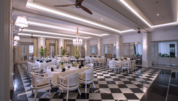 The nice ambience of colonial time at De Hemel Resto of Shalimar Boutique Hotel. (PHOTO: Doc. De Hemel)