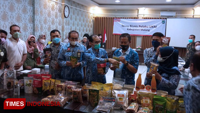 Alfamart dan Disperindag Kabupaten Malang ketika Temu Bisnis IKM. (Foto : Binar Gumilang / TIMES Indonesia).