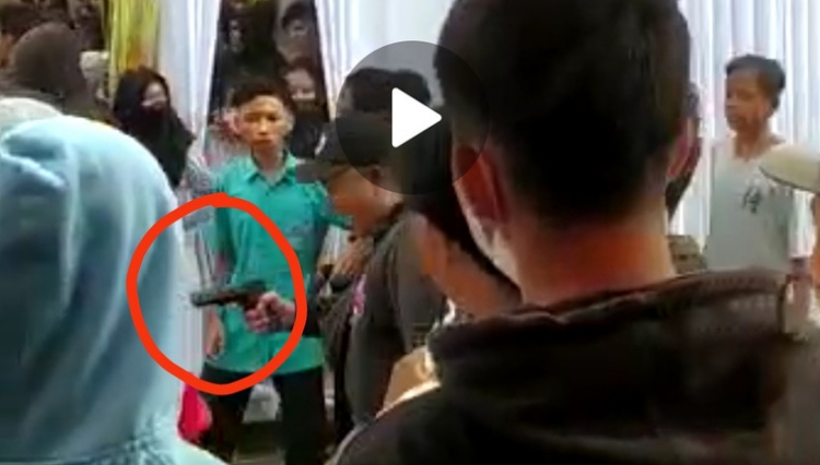 Viral, Video Pria Menodongkan Pistol di Acara Jaranan di Banyuwangi