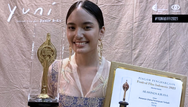 Arawinda Kirana tokoh utama film Yuni meraih penghargaan Pemeran Utama Perempuan Terbaik dalam ajang Piala Citra Festival Film Indonesia 2021. (Sumber : Instagram fourcoloursfilm)