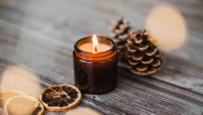 Scented candle for aromatherapy. (Photo: Freepik)