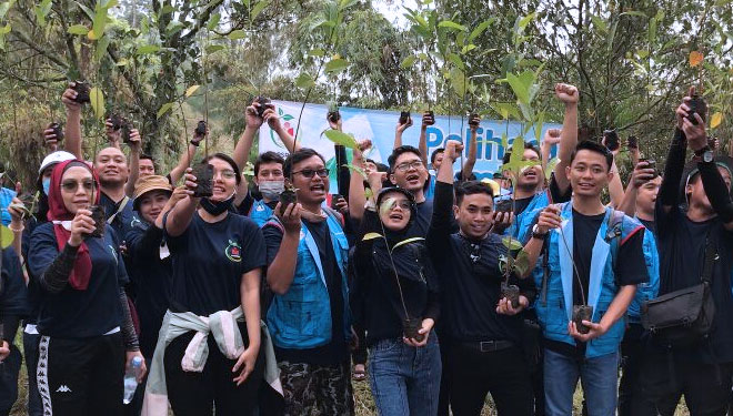 Puluhan Karyawan PT. Tirta Fresindo Jaya Pasuruan Lakukan Penghijauan