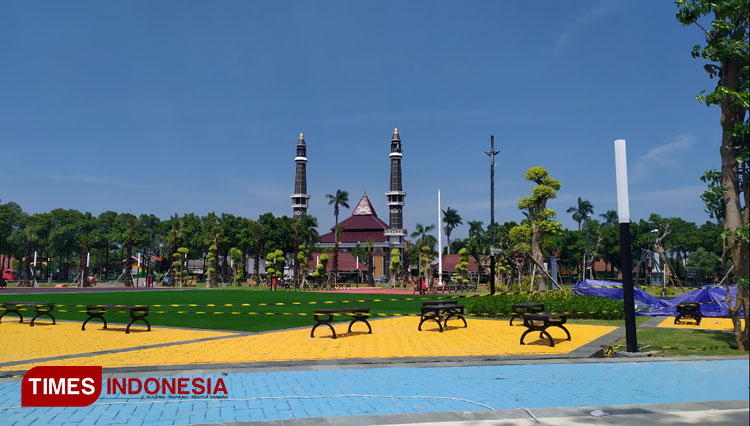 Alun-alun Jombang sebelum pemberlakuan penutupan pengunjung. (FOTO : Rohmadi/TIMES Indonesia)