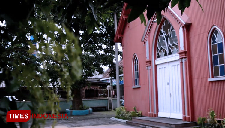 Gereja Merah 3