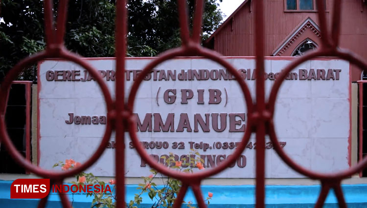 Jelang Natal 2021, Gereja Merah Peninggalan Belanda di Probolinggo Mulai Bersolek