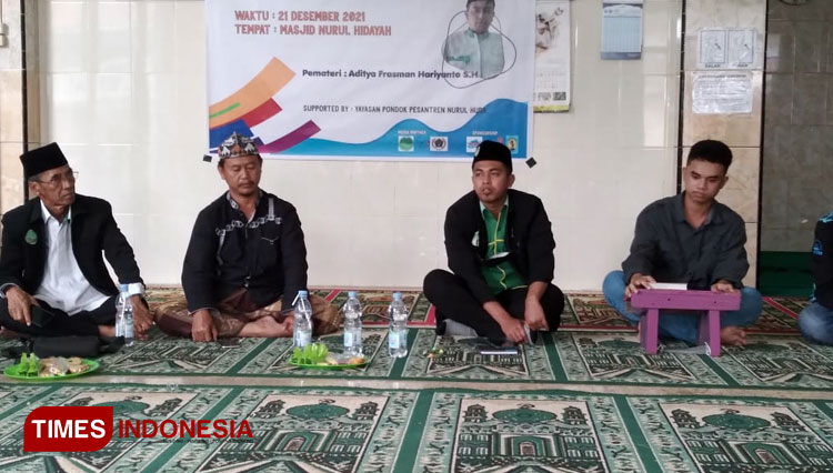 Suasana sosialisasi dan edukasi tentang ekonomi syariah terhadap sejumlah warga di Kabupaten Bondowoso (FOTO: Moh Bahri/TIMES Indonesia).