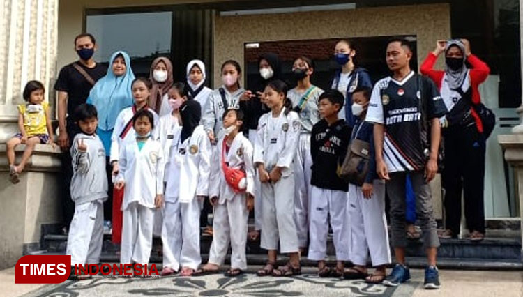 Atlet Taekwondo Kota Batu panen medali dalam Kejurprov TI yang dilaksanakan di Surabaya beberapa waktu lalu. (Foto: KONI Kota Batu for TIMES Indonesia)