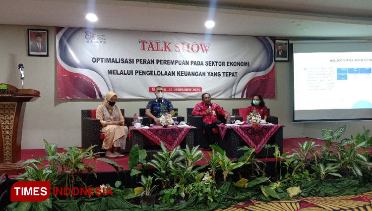 Peringati Hari Ibu, OJK Malang Kumpulkan Ibu-ibu Edukasi Soal Pinjol