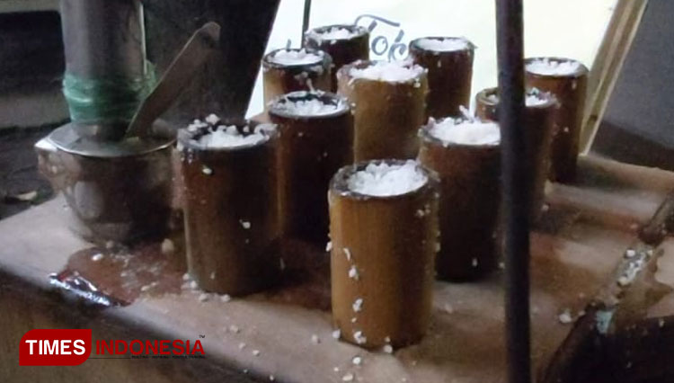 Putu Bambu, Cara Tradisional Menikmati Olahan Tepung Beras
