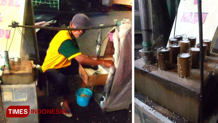 A local street vendor of Putu Bambu cooking the delicacy and The putu Bambu is being steamed on a board using bambu tube container. (Photo: Khodijah Siti/TIMES Indoensia)