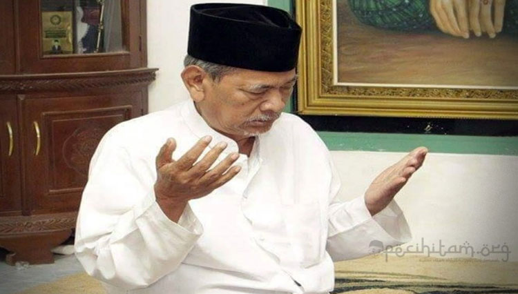 KH Dimyati Rois foto pecihitam.org