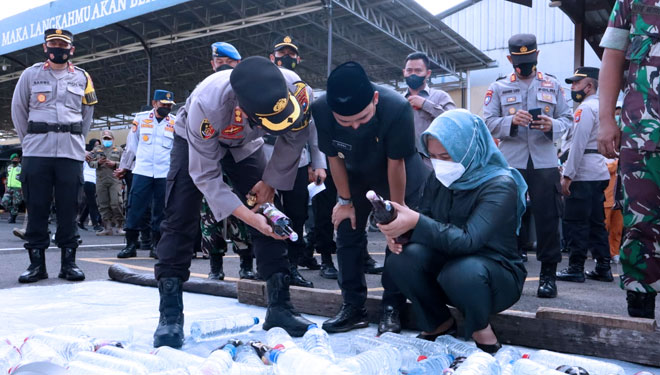 Polresta Mojokerto Musnahkan Ribuan Botol Arak dan Knalpot Brong