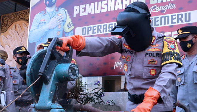 Polresta Mojokerto Musnahkan Ribuan Botol Arak dan Knalpot Brong