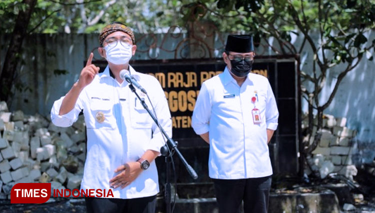 Bupati Pamekasan Lantik 7 Pejabat di Halaman Makam Pangeran Ronggosukowati