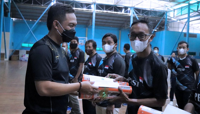 13 Klub Bulutangkis Terima Bantuan dari PBSI Cilacap