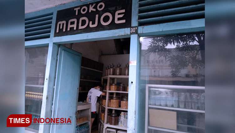 Legenda Toko Madjoe, Toko Kue Kering di Kota Malang yang Tetap Bertahan Sejak 1930