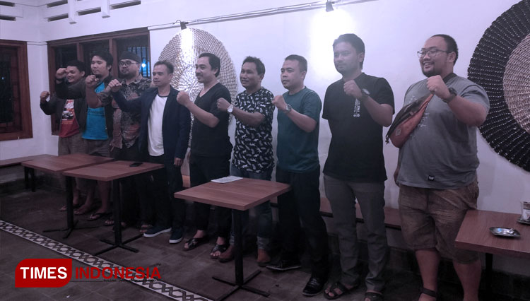 Foto-bersama-usai-pelaksanaan-pertemuan-dalam-merespon-pelaksanaan-pemilihan-rektor-Unsi.jpg