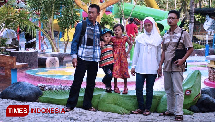 Masyarakat Kabupaten Blora memanfaatkan waktu liburan Nataru menuju destinasi wisata favorit, salah satunya di Waduk Tempuran. (FOTO: Firmansyah/TIMES Indonesia)