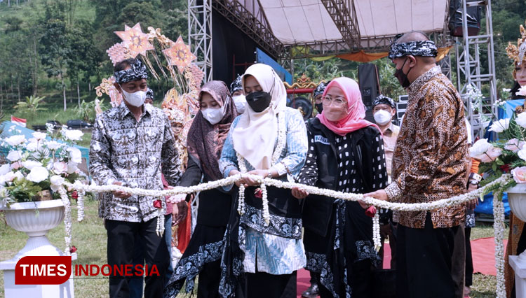 Ubaya Bangkitkan Potensi Wisata Sumber Gempong Mojokerto