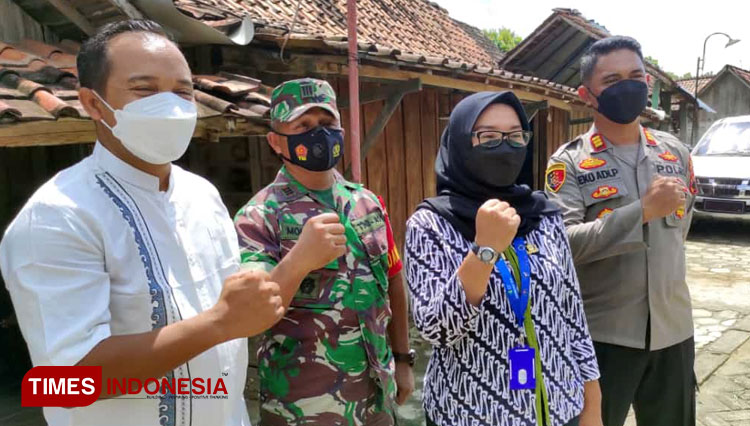 Kades Pengkoljagung Forkopimcam dan pihak Dinas Kesehatan Blora