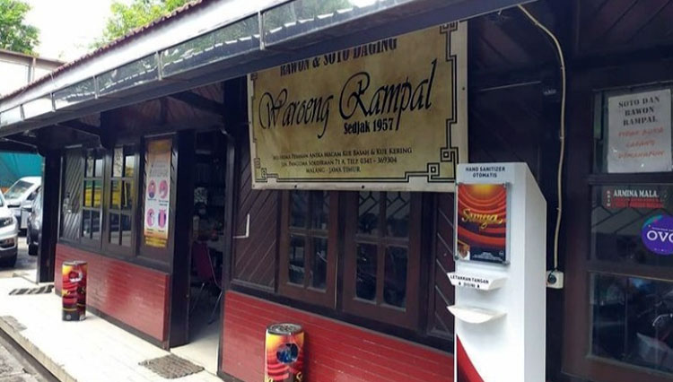 Rawon Rampal, a local restaurant with rawon as the signature dish. (Photo: Instagram Rawon Rampal Malang)