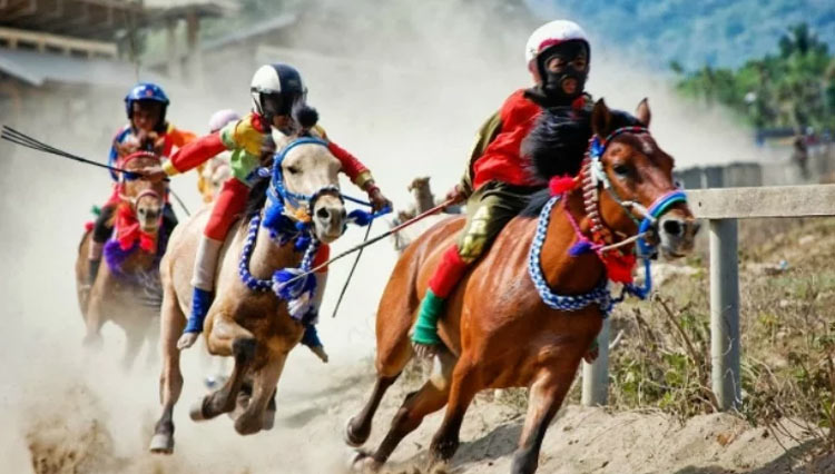 Genjot Pariwisata, BPPD NTB Gelar Lomba Pacuan Kuda di Sumbawa