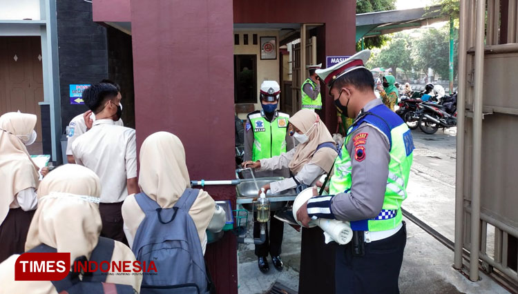 Police Goes to School Polres Kebumen Pantau Prokes