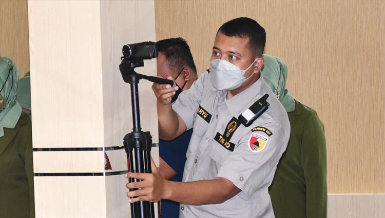 Serka Ganang Saat Pengambilan Gambar Liputan. (Foto: Penrem081/DSJ)