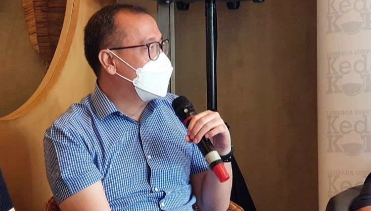 Direktur Eksekutif Lembaga Survei KedaiKOPI, Kunto Adi Wibowo saat menyampaikan materinya (Foto: Dokumen/Kunto Adi Wibowo)