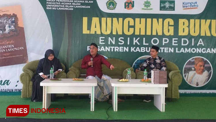 Dr (HC) Syahrul Munir hadir sebagai pemateri dalam kegiatan Launching Buku Ensiklopedia Pesantren Kabupaten Lamongan, Rabu, (5/1/2022). (Foto: Ja’far Shodiq (CR-161)/AJP TIMESINDONESIA)