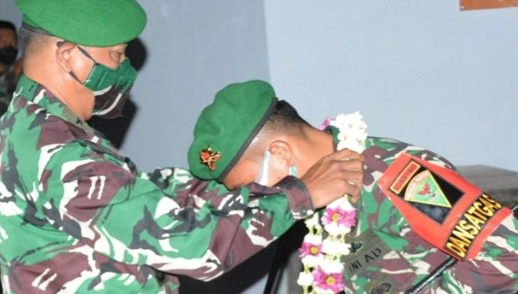 Danrem 072/Pamungkas Brigjen TNI Afianto menyambut kedatangan prajurit Yonif Mekanis 403/WP TA 2021 anggota Satgas pengamanan perbatasan (Pamtas) RI dengan Papua Nugini (PNG). (FOTO: Penrem 072/Pamungkas)
