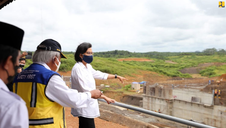 Tinjau Bendungan Sepaku Semoi Bersama Menkeu RI, Menteri PUPR RI Pesan Agar Selesai Tepat Waktu