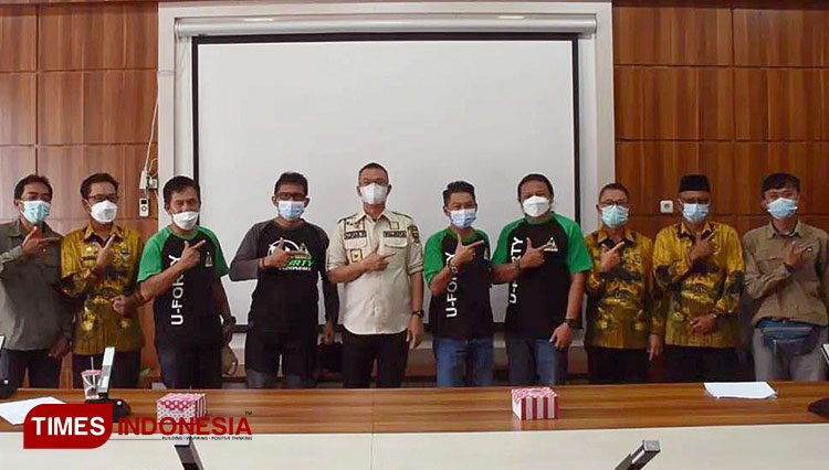 Wali Kota Pagaralam Alpian Maskoni terima audiensi Komunitas U Forty. (Foto: Asnadi/TIMES Indonesia)