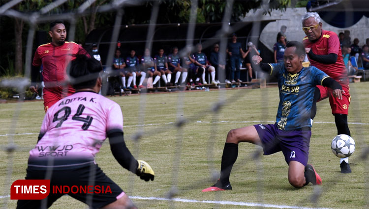 Pertandingan-Trofeo-Sepak-Bola-Trofeo-UB-2.jpg